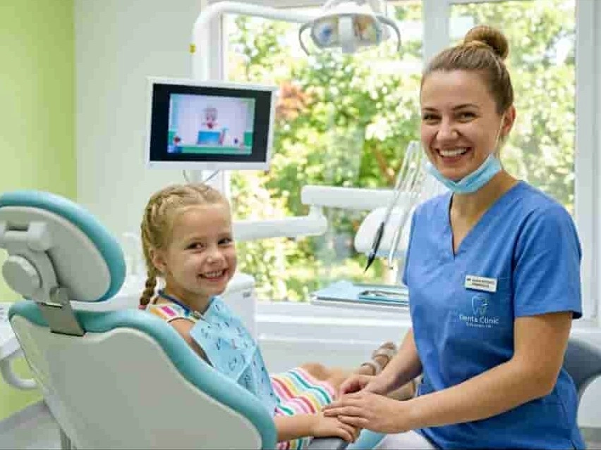 Little girl relaxed at the dentist